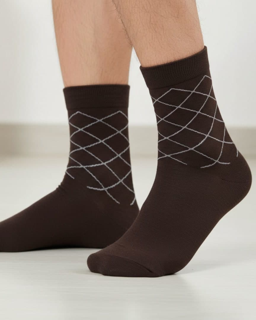Brown Cotton Ankle-Length Socks with Minimal Line Pattern