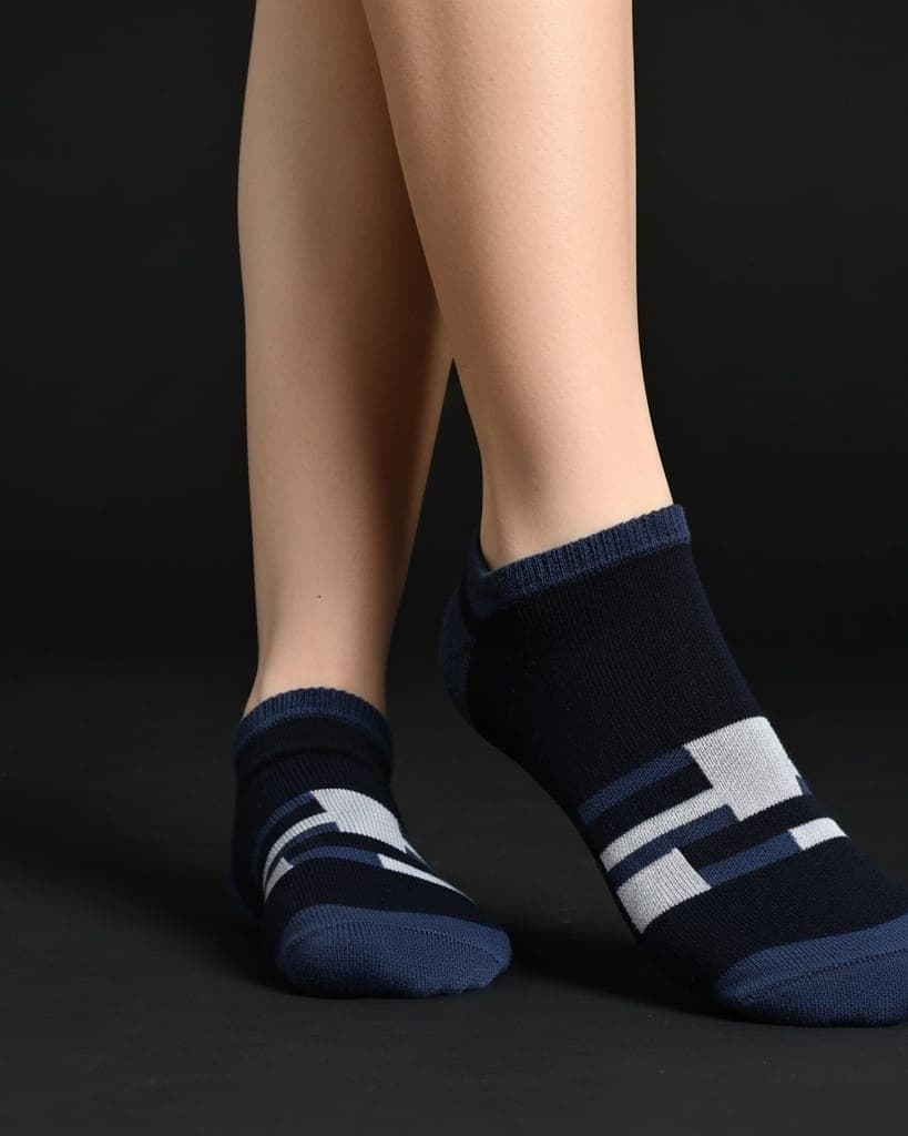 Men’s Low-Cut Casual Ankle Socks – Black & Grey Geometric Pattern hover