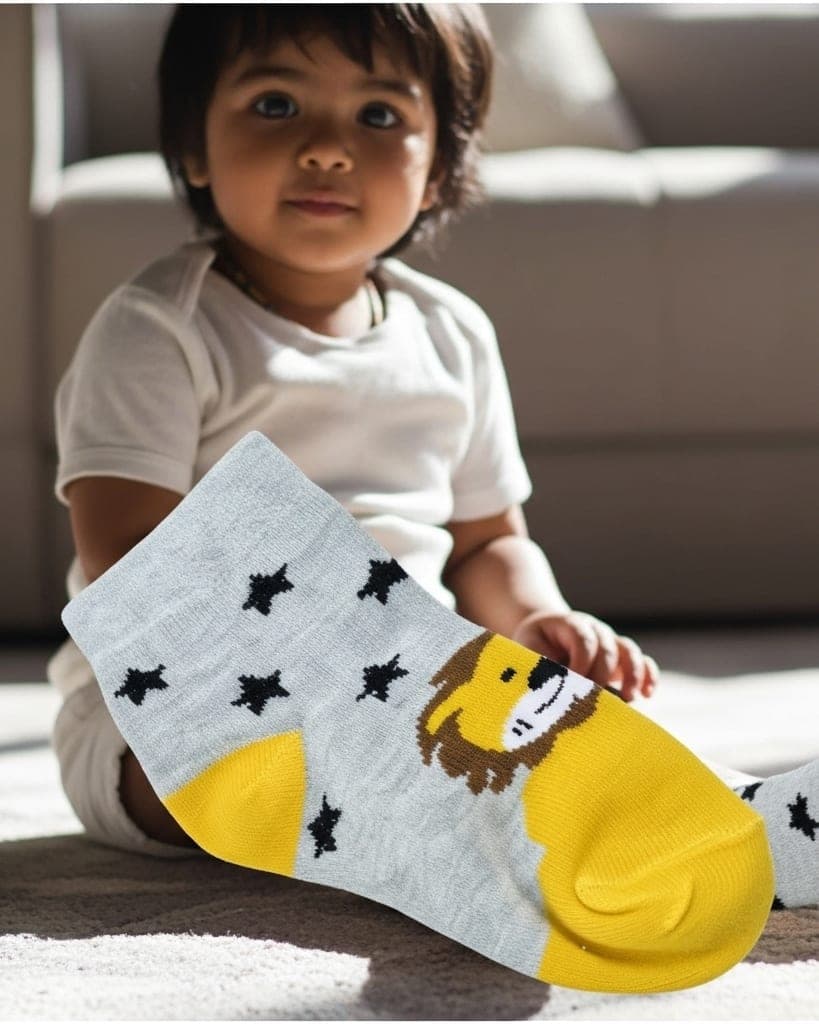 Kids’ Lion & Stars Ankle Socks – Grey & Yellow hover