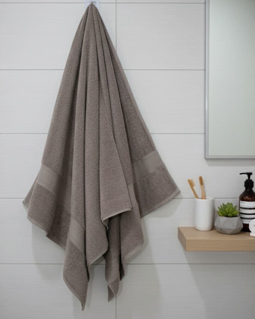 Quick Dry Taupe Brown Cotton Bath Towel – 645 GSM Extra Large (150×75 cm) Ultra Soft & Super Absorbent